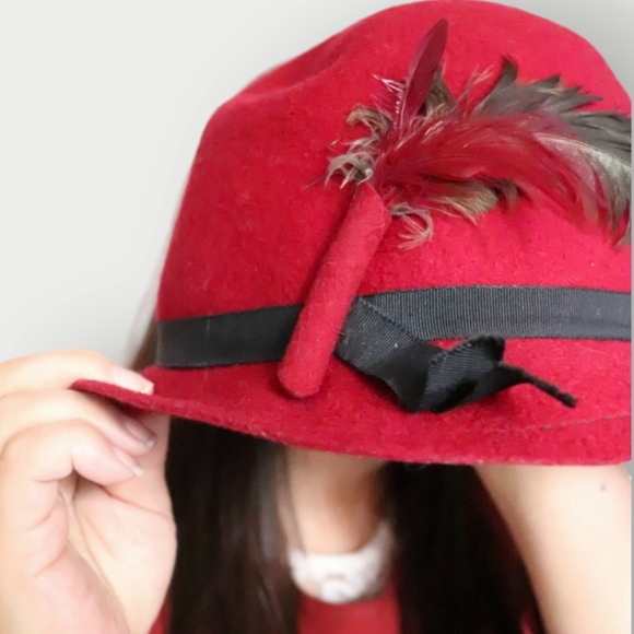 Women's Elegant Red Velvet Feather Frdora Hat - Picture 8 of 10